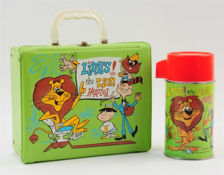 LINUS THE LIONHEARTED VINYL LUNCHBOX WITH THERMOS.