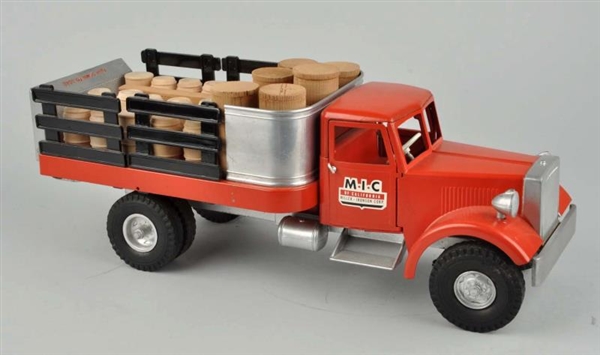 1950S SMITH MILLER M.I.C. STAKE LIFT BED TRUCK.  