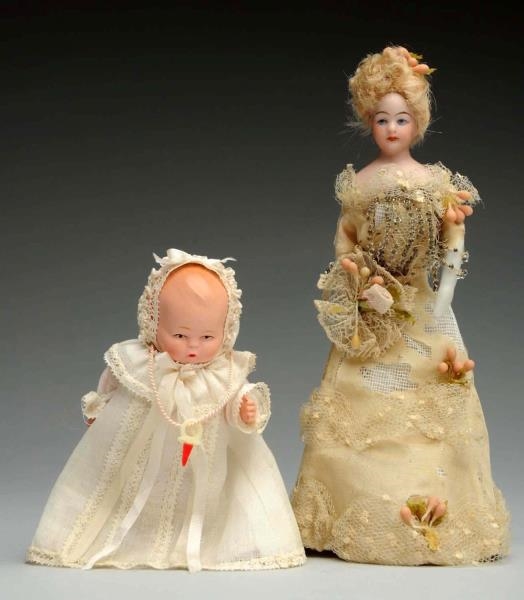 LOT OF DOLL HOUSE DOLLS.                          