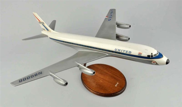 UNITED AIRLINES TRAVEL AGENT DESK MODEL AIRPLANE. 