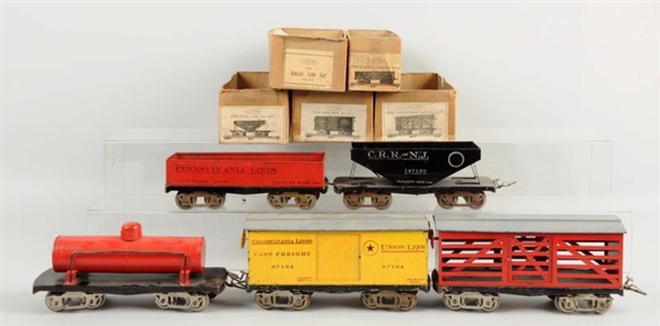 LOT OF 5: ELECTOY TRAIN CARS.                     