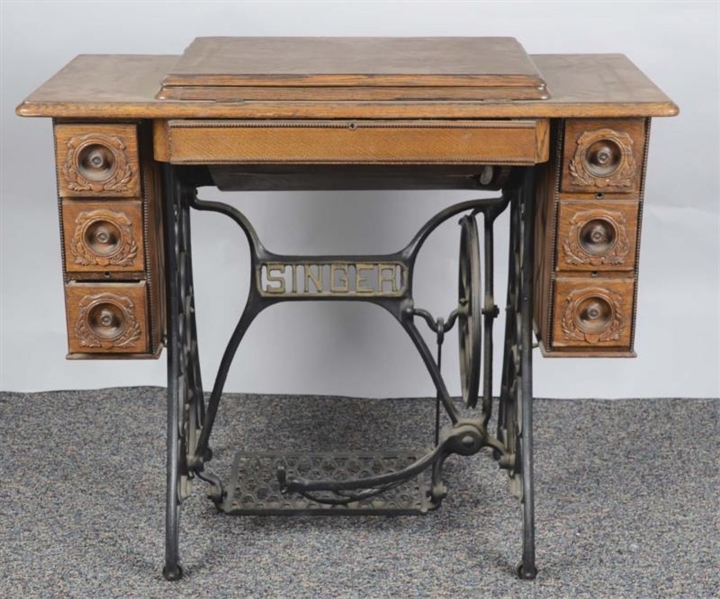 ANTIQUE SINGER OAK SEWING TABLE AND SEWING MACHINE