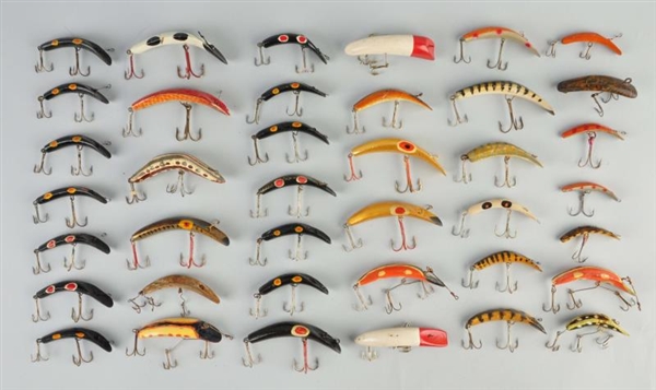 LARGE LOT OF ASSORTED WOODEN PAINTED FISHING LURES