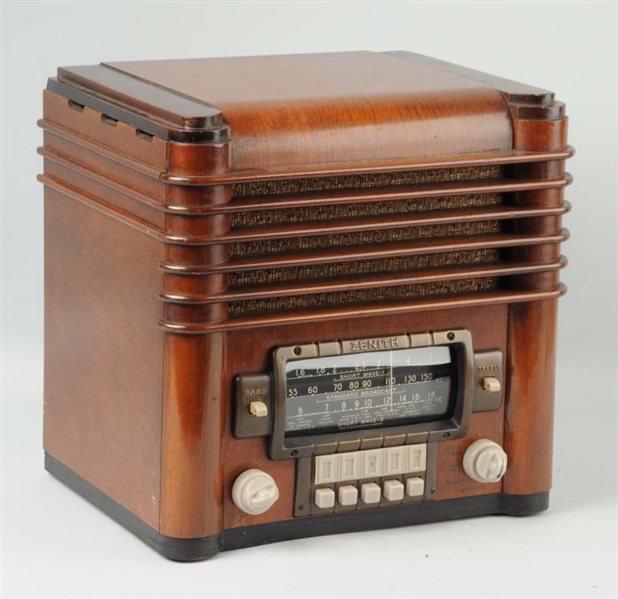 CIRCA 1940 ZENITH RADIO.                          