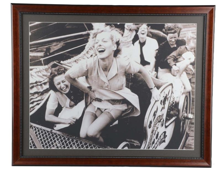 RISQUE PHOTO OF A WOMAN ON A CARNIVAL RIDE        