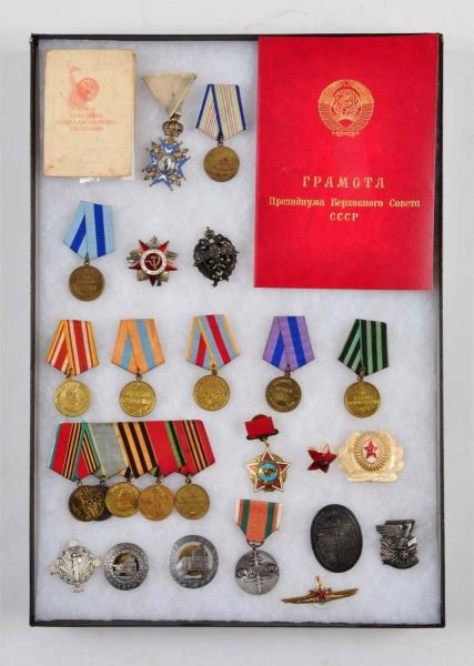 LOT OF 25: RUSSIAN MEDALS.                        