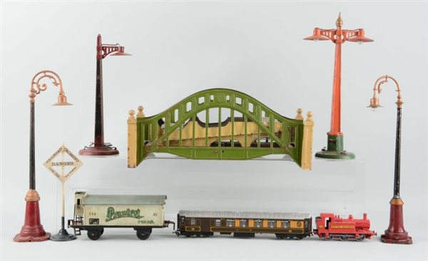 LOT OF ASSORTED TRAIN ACCESSORIES & TRAIN CARS.   