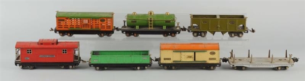 LOT OF 7: LIONEL 800 SERIES FREIGHT CARS.         