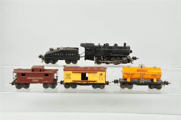 LOT OF 5: LIONEL NO.203 LOCOMOTIVE & FREIGHT CARS.