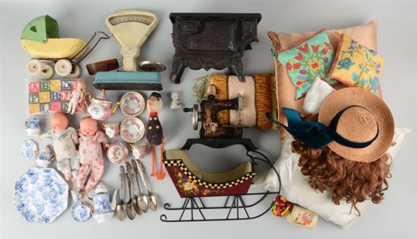 LARGE LOT OF MISCELLANEOUS DOLL ACCESSORIES.      