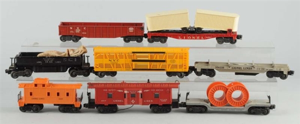 LOT OF 8: LIONEL FREIGHT CARS.                    