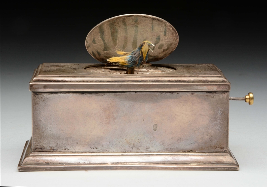19TH CENTURY BIRD IN SNUFF BOX IN SILVER CASE.    