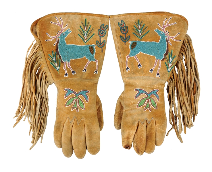 PAIR OF PLATEAU PICTORIAL BEADED GAUNTLETS.