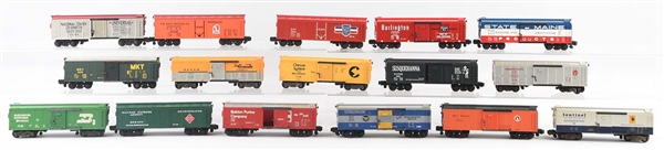 LOT OF 16 : AMERICAN FLYER FREIGHT CARS