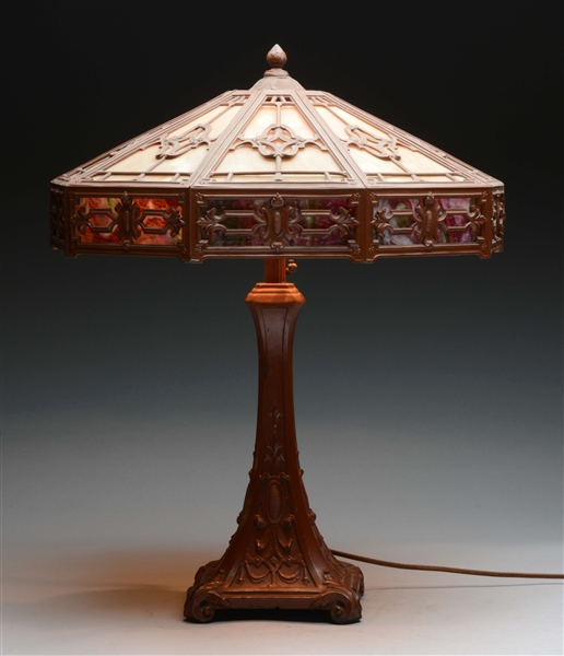 ARTS & CRAFTS STYLE LAMP WITH SLAG GLASS SHADE. 
