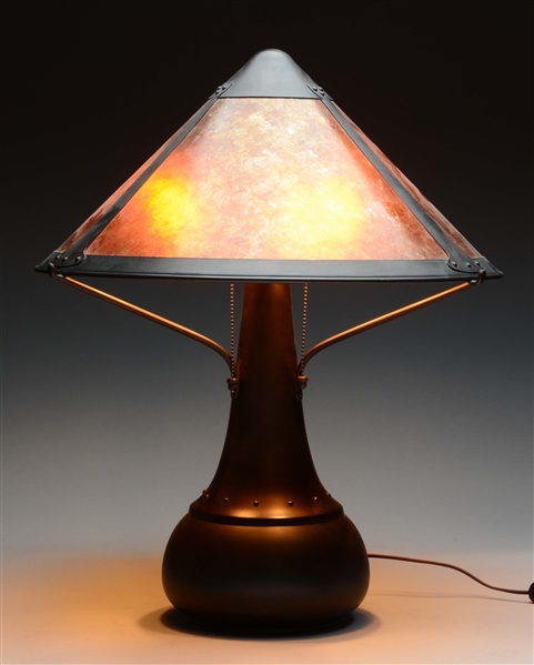 ARTS & CRAFTS STYLE MICA LAMP CO. LAMP. 