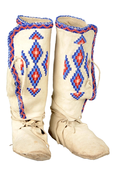 HIGH TOP APACHE BEADED MOCCASINS.