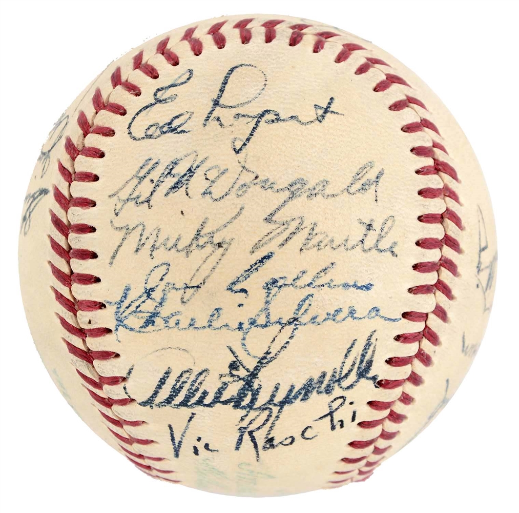 1951 NEW YORK YANKEES TEAM SIGNED BASEBALL W/ ROOKIE MICKEY MANTLE SIGNATURE.