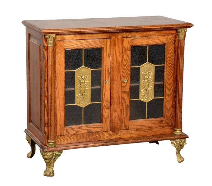 DOUBLE GLASS FRONT SLOT MACHINE STAND. 