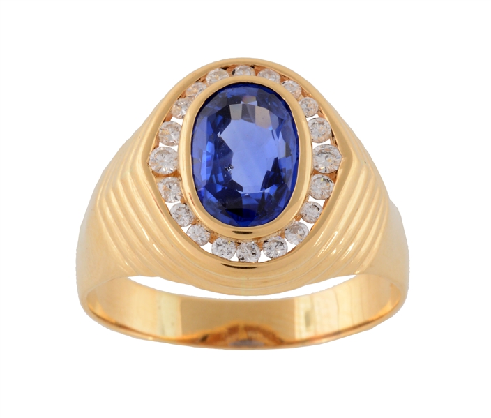 18K YELLOW GOLD, SRI LANKA VIOLETISH BLUE SAPPHIRE W/ ROUND BRILLIANT CUT DIAMONDS RING.