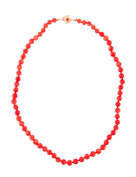 A GRADUATED BEADED CORAL NECKLACE W/ 14K YELLOW GOLD CLASP.