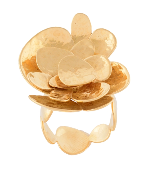 18K YELLOW GOLD FLORAL RING.
