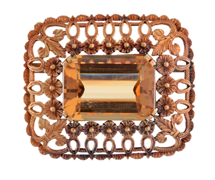 A LARGE 18K YELLOW GOLD ORANGE COLORED TOPAZ BROOCH.