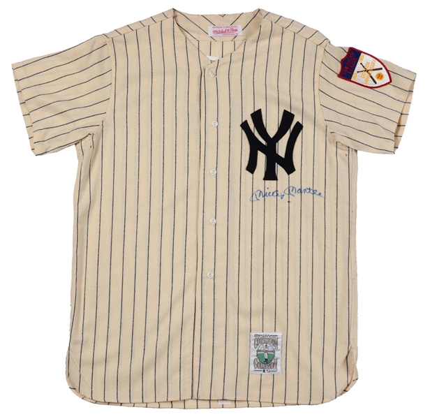 MICKEY MANTLE SIGNED 1951 MITCHELL & NESS HOME JERSEY.