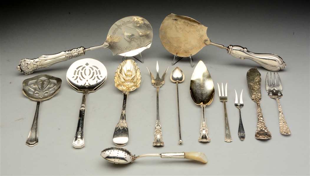 LARGE LOT OF ASSORTED STERLING PIECES.