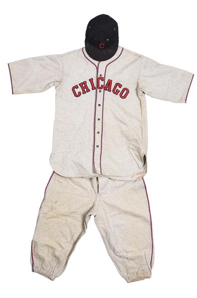 1930S PROFESSIONAL BASEBALL UNIFORM ATTRIBUTED TO THE NEGRO LEAGUE CHICAGO AMERICAN GIANTS .