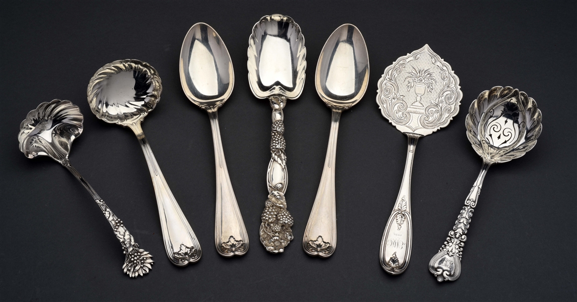 GROUP OF TIFFANY STERLING SILVER SERVING PIECES. 