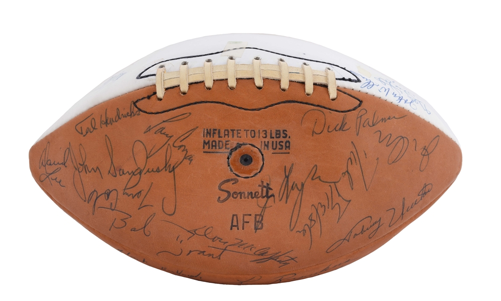 1970 BALTIMORE COLTS TEAM SIGNED BALL. 