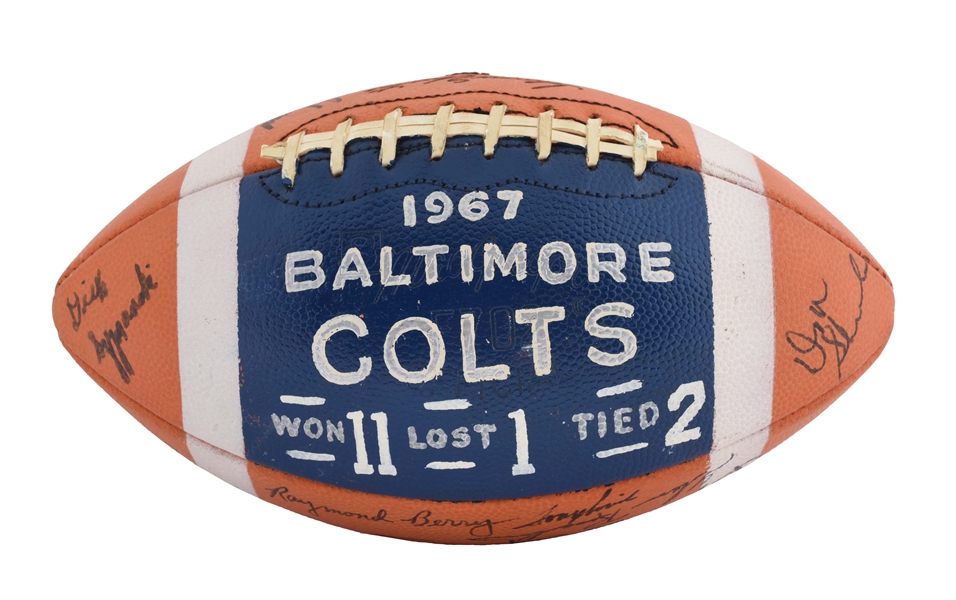 1967 BALTIMORE COLTS TEAM SIGNED BALL. 
