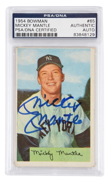 1954 BOWMAN #65 MICKEY MANTLE SIGNED (PSA/DNA).