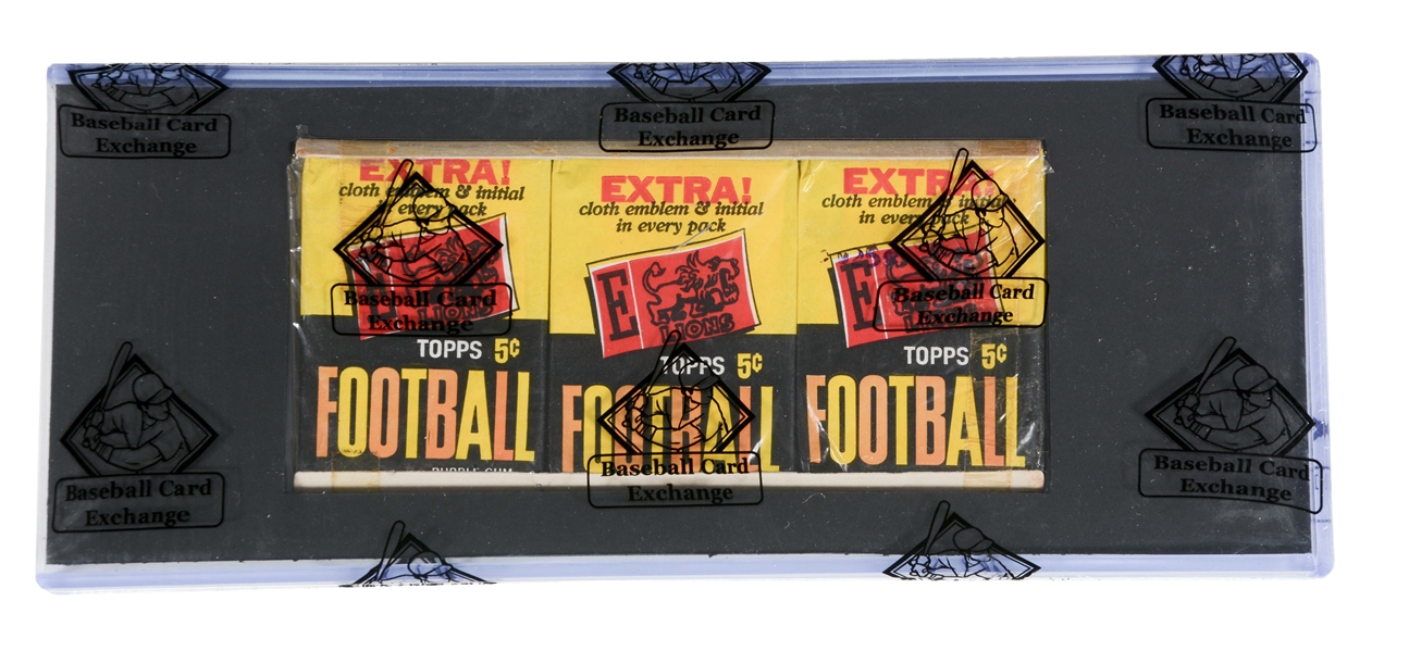 1961 TOPPS FOOTBALL UNOPENED GROCERY TRAY.