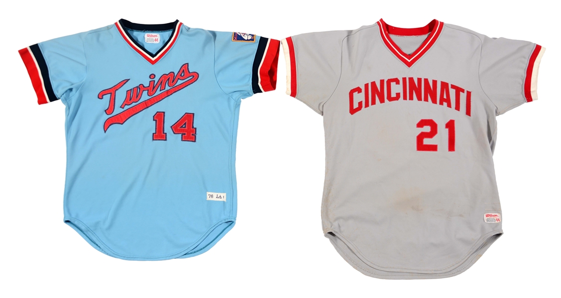 LOT OF 4: GAME USED BASEBALL JERSEYS INCLUDING REDS & BRAVES.