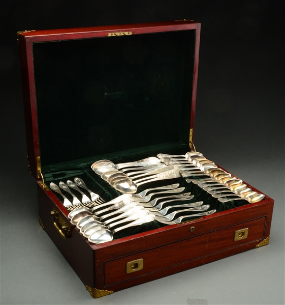 PART SET OF AMERICAN STERLING FLATWARE IN WOODEN BOX. 
