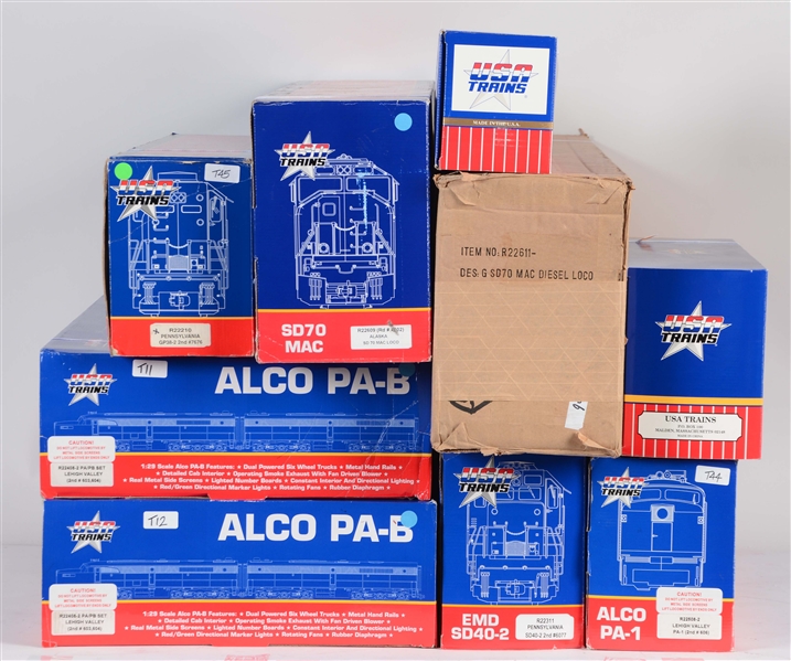 LOT OF 9: CONTEMPORARY USA TRAINS ENGINES WITH TENDERS & TRAIN CARS IN BOXES.