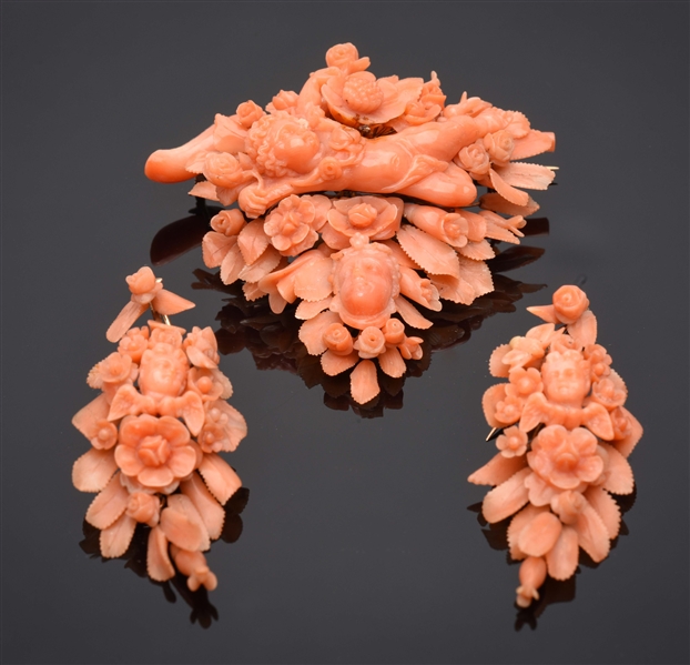 ANTIQUE GOLD VICTORIAN CARVED CORAL JEWELRY SUITE.