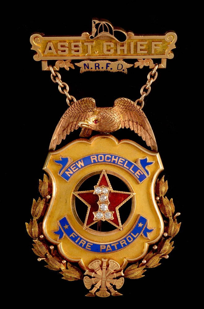 LARGE 18K GOLD ASSISTANT CHIEFS BADGE FROM NEW ROCHELLE NY.