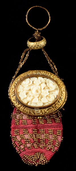 RARE VINAIGRETTE KNITTED & BEADED PURSE WITH FLORAL IVORY TOP. 