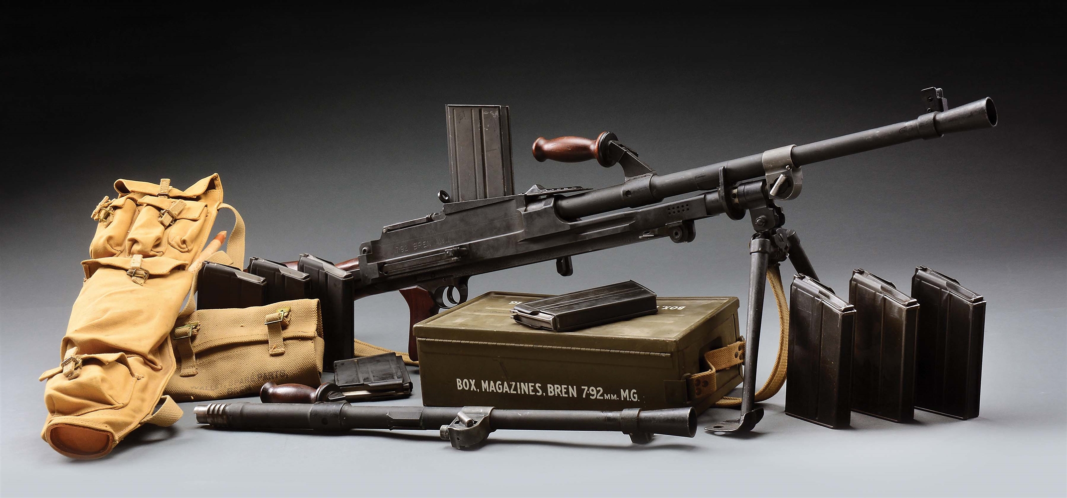 (N) SUPERB HIGH CONDITION EXTREMELY DESIRABLE ORIGINAL 8MM BREN MACHINE GUN WITH ACCESSORIES (CURIO AND RELIC).