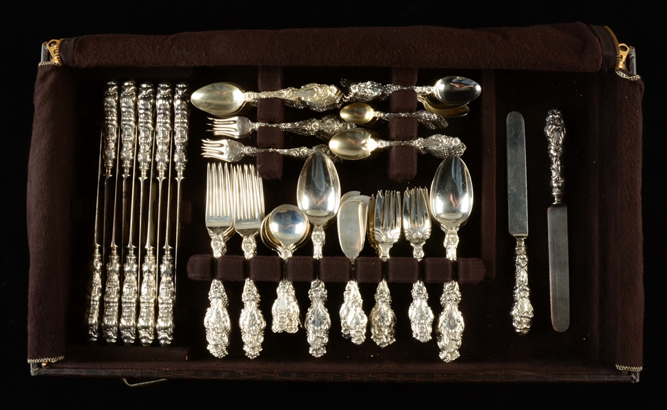WHITING LILY DINNER SERVICE 134 PCS.