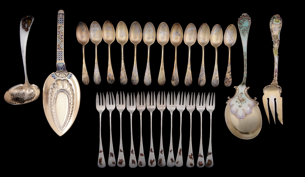 LOT OF AMERICAN STERLING AND MIXED METAL SPOONS, FORKS AND SERVING PIECES. 