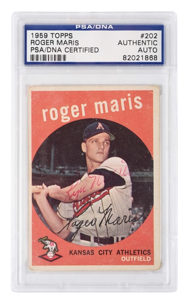 1959 TOPPS AUTOGRAPHED ROGER MARIS BASEBALL CARD IN CASE. 