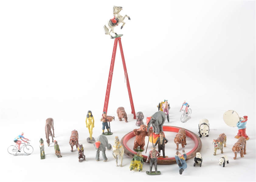 ENGLISH CHARBENS FIGURAL CIRCUS SET IN CASE. 
