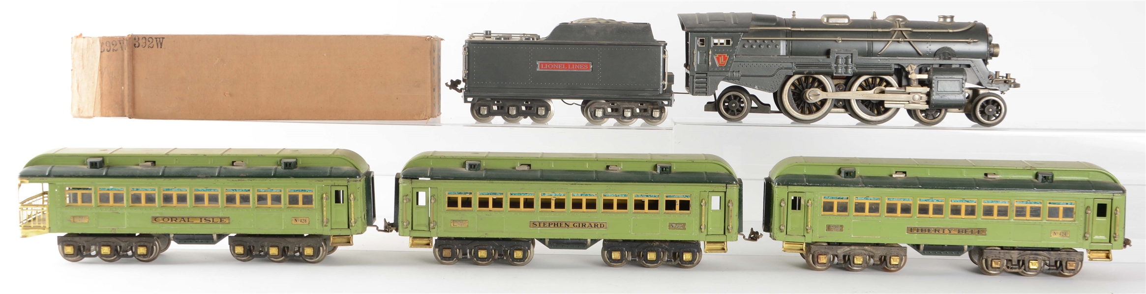 LOT OF 5: LIONEL 392 LOCOMOTIVE & TENDER WITH STEPHEN GIRARD CARS ONE WITH BOX. 