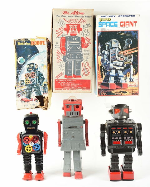 LOT OF 3: VINTAGE BATTERY OPERATED ROBOTS IN BOXES.