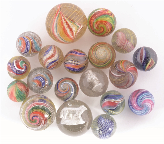LOT OF 19: GROUP OF MARBLES.
