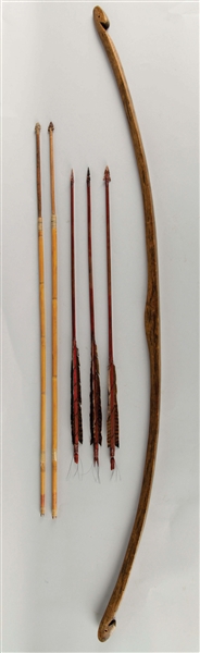 NATIVE AMERICAN BOW AND ARROWS.